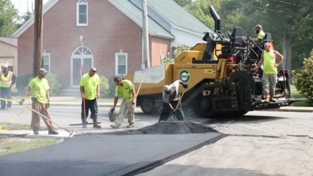 Asphalt-Paving-Team-800×533-1-1.avif